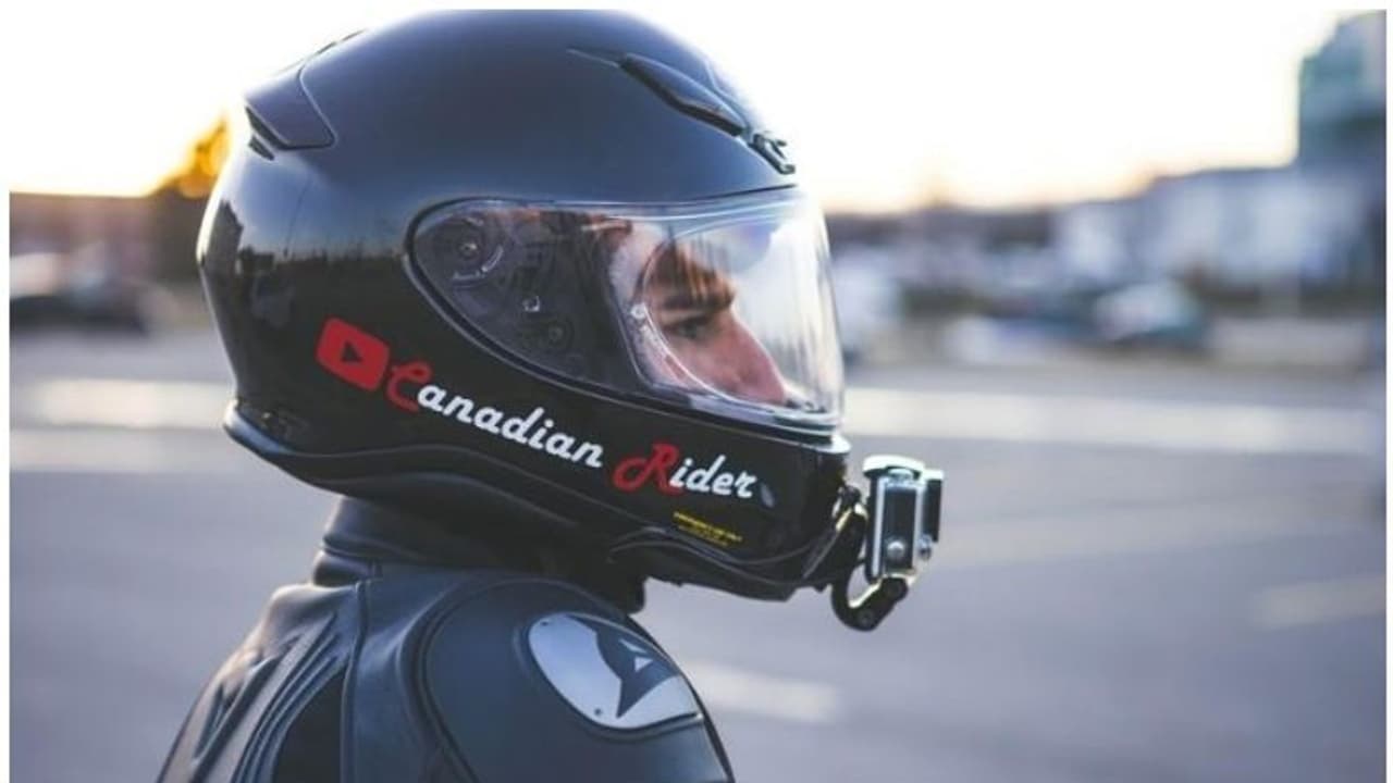 ഹെല്മെറ്റില് ക്യാമറ വച്ചാല് ഇനി ലൈസൻസും ആര്സിയും റദ്ദാക്കാന് ആലോചന ഹെല്മെറ്റില് ക്യാമറ വച്ചാല് ഇനി ലൈസൻസും ആര്സിയും റദ്ദാക്കാന് ആലോചന