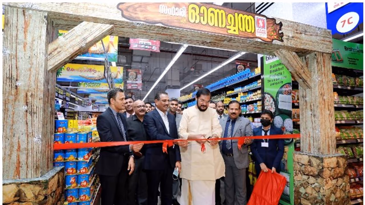 ഓണത്തിന്റെ ഗൃഹാതുര സ്മൃതികളുണര്ത്തി സഫാരി ഹൈപ്പര് മാര്ക്കറ്റില് 'ഓണച്ചന്തയ്ക്ക്' തുടക്കമായി ഓണത്തിന്റെ ഗൃഹാതുര സ്മൃതികളുണര്ത്തി സഫാരി ഹൈപ്പര് മാര്ക്കറ്റില് 'ഓണച്ചന്തയ്ക്ക്' തുടക്കമായി