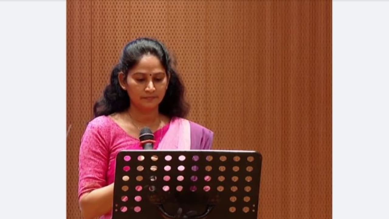 'വസീഗര എൻ നെഞ്ചിനിക്ക...', വൈറലായി പ്രതിഭ എംഎൽഎയുടെ പാട്ട് 'വസീഗര എൻ നെഞ്ചിനിക്ക...', വൈറലായി പ്രതിഭ എംഎൽഎയുടെ പാട്ട്