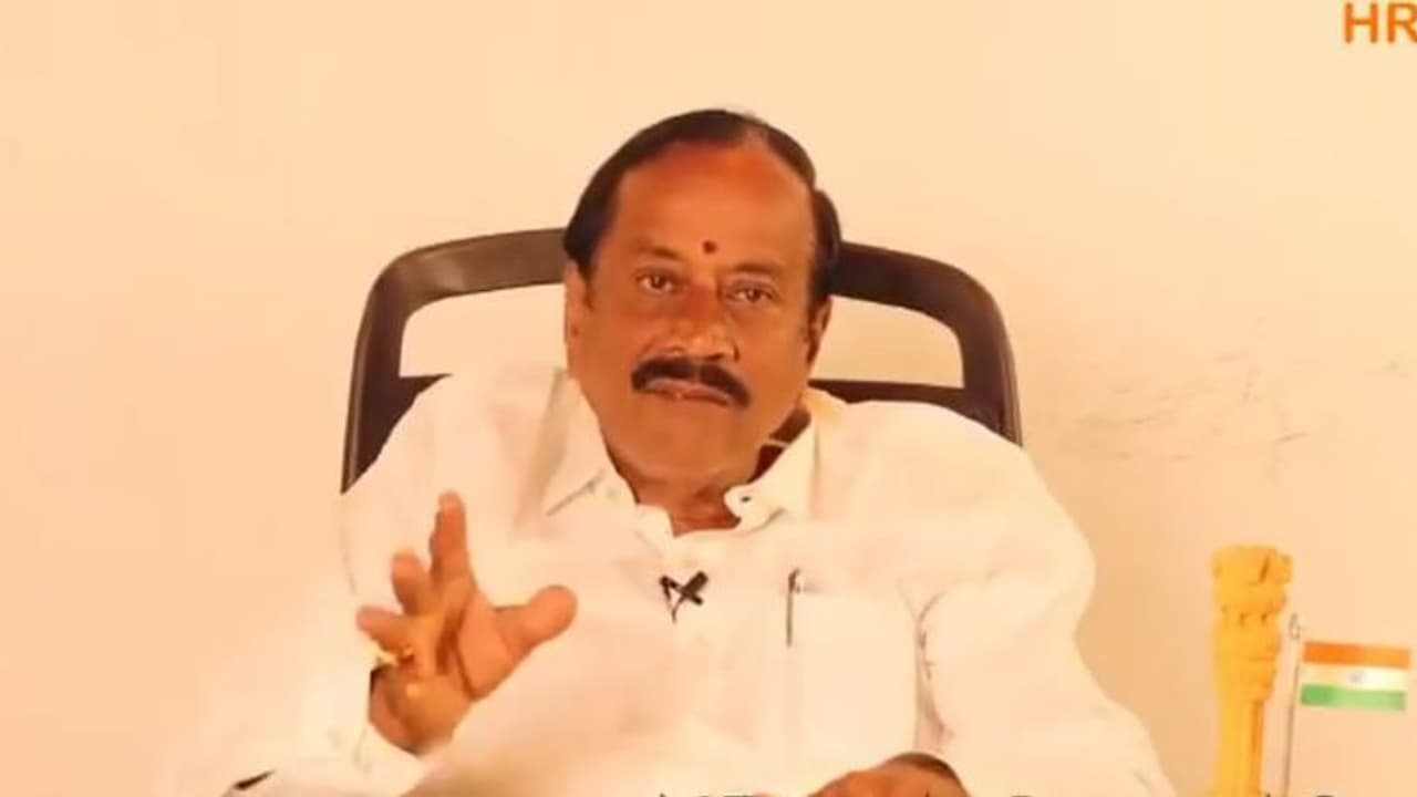 நாக்கை அடக்கிக்கோ. ' பெல்டுக்கு கீழ் இருப்பதை அறுப்பேன் ' நெல்லை கண்ணனுக்கு எச். ராஜா பகிரங்க எச்சரிக்கை. நாக்கை அடக்கிக்கோ. ' பெல்டுக்கு கீழ் இருப்பதை அறுப்பேன் ' நெல்லை கண்ணனுக்கு எச். ராஜா பகிரங்க எச்சரிக்கை.