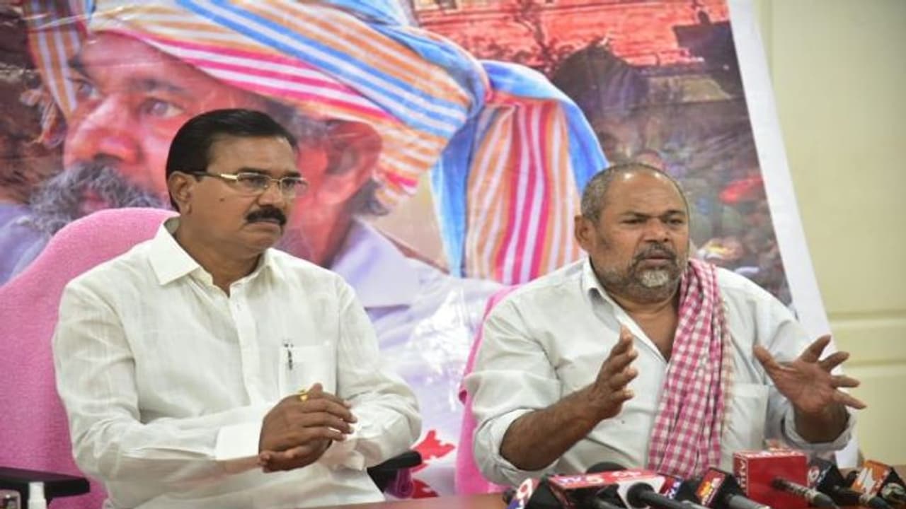 నారాయణ మూర్తి రైతన్న సినిమా తప్పకుండా చూడండి: మంత్రి నిరంజన్ రెడ్డి నారాయణ మూర్తి రైతన్న సినిమా తప్పకుండా చూడండి: మంత్రి నిరంజన్ రెడ్డి