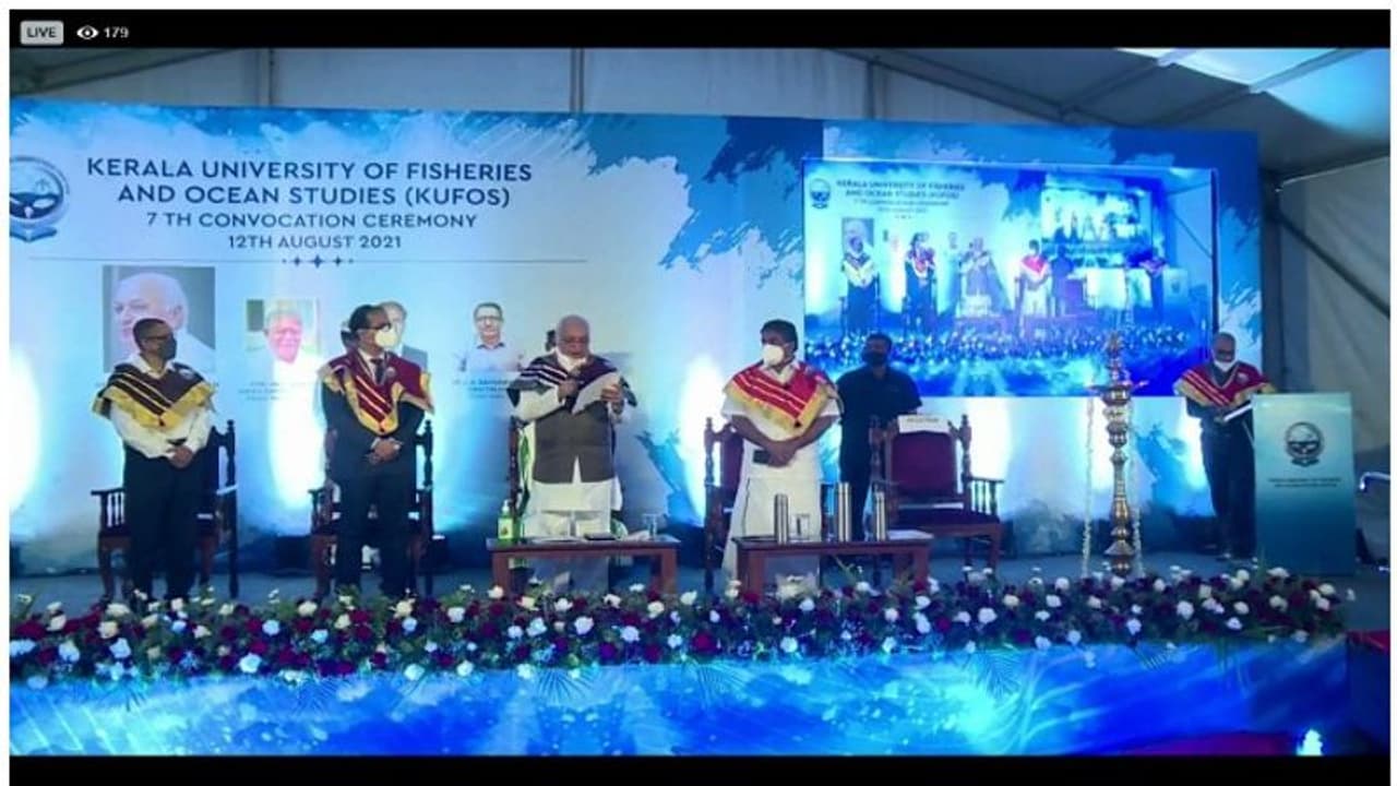 'സ്ത്രീധനം വാങ്ങില്ല', സര്വകലാശാല പ്രവേശനത്തിന് സത്യവാങ്മൂലം, സ്കൂളുകളിലും പ്രചാരണം വേണമെന്ന് ഗവര്ണര് 'സ്ത്രീധനം വാങ്ങില്ല', സര്വകലാശാല പ്രവേശനത്തിന് സത്യവാങ്മൂലം, സ്കൂളുകളിലും പ്രചാരണം വേണമെന്ന് ഗവര്ണര്