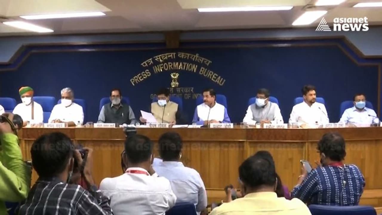 ప్రతిపక్షాలు దేశానికి క్షమాపణలు చెప్పాలి.. మండిపడ్డ కేంద్రమంతులు... ప్రతిపక్షాలు దేశానికి క్షమాపణలు చెప్పాలి.. మండిపడ్డ కేంద్రమంతులు...