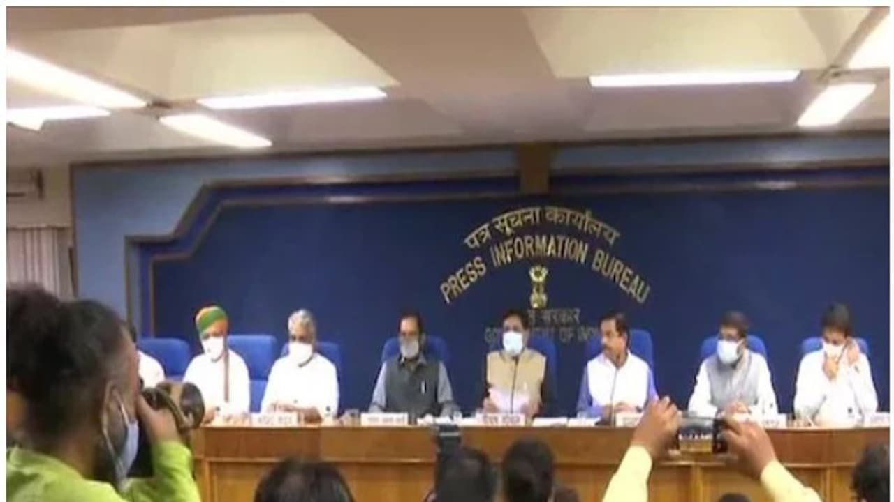 మమ్మల్నే బెదిరించారు: విపక్షంపై ఏడుగురు కేంద్రమంత్రుల ఆరోపణ మమ్మల్నే బెదిరించారు: విపక్షంపై ఏడుగురు కేంద్రమంత్రుల ఆరోపణ