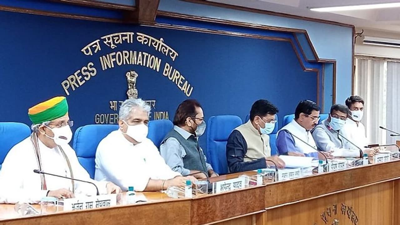 ಸಂಸತ್ ಗದ್ದಲ ಪೂರ್ವನಿಯೋಜಿತ ಪ್ಲಾನ್; ವಿಪಕ್ಷದ ವಿರುದ್ದ ಪ್ರಹ್ಲಾದ್ ಜೋಶಿ ವಾಗ್ದಾಳಿ! ಸಂಸತ್ ಗದ್ದಲ ಪೂರ್ವನಿಯೋಜಿತ ಪ್ಲಾನ್; ವಿಪಕ್ಷದ ವಿರುದ್ದ ಪ್ರಹ್ಲಾದ್ ಜೋಶಿ ವಾಗ್ದಾಳಿ!