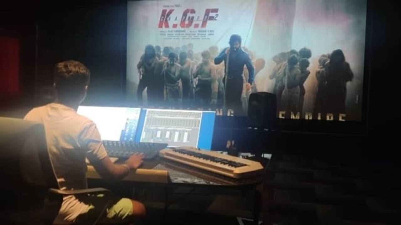 ഒടിടിയിലെ വന് ഓഫര്; 'കെജിഎഫ്' നിര്മ്മാതാക്കളുടെ നിലപാട് ഇതാണ് ഒടിടിയിലെ വന് ഓഫര്; 'കെജിഎഫ്' നിര്മ്മാതാക്കളുടെ നിലപാട് ഇതാണ്