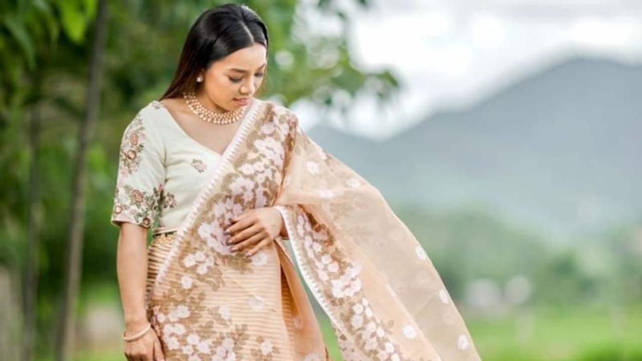 മോഡലൊന്നുല്ല, ഇത് നമ്മുടെ മീരാബായ് ചാനു; ചിത്രം ഏറ്റെടുത്ത് ആരാധകര് മോഡലൊന്നുല്ല, ഇത് നമ്മുടെ മീരാബായ് ചാനു; ചിത്രം ഏറ്റെടുത്ത് ആരാധകര്