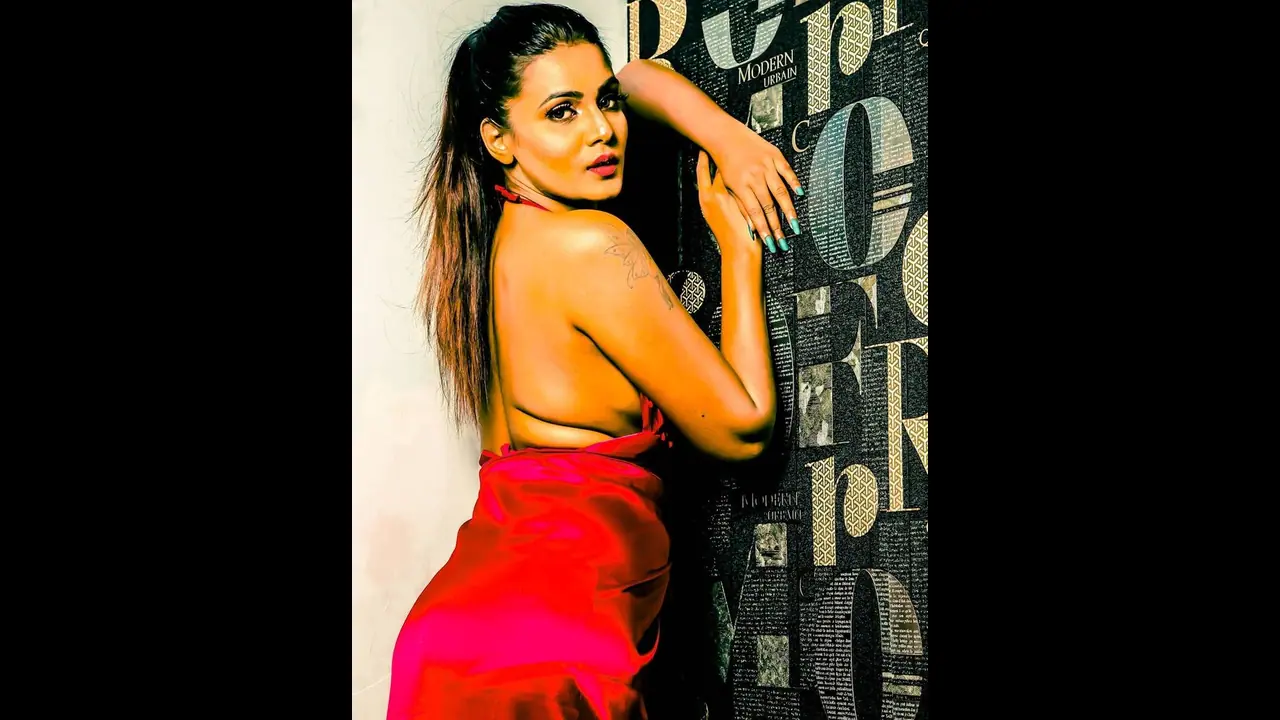 என்னை டார்ச்சர் பண்றாங்க... கைது செய்ய வந்த போலீசாரை தரக்குறைவாக பேசிய மீரா மிதுன்.. வைரல் வீடியோ! என்னை டார்ச்சர் பண்றாங்க... கைது செய்ய வந்த போலீசாரை தரக்குறைவாக பேசிய மீரா மிதுன்.. வைரல் வீடியோ!