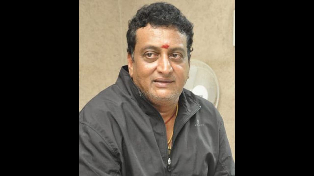 MAA elections: ఏం చేశారని ప్రకాశ్రాజ్కు సన్మానం.. ఏపీ ‘‘మా’’ ప్రతినిధులకు థర్టీఇయర్స్ పృథ్వీ వార్నింగ్ MAA elections: ఏం చేశారని ప్రకాశ్రాజ్కు సన్మానం.. ఏపీ ‘‘మా’’ ప్రతినిధులకు థర్టీఇయర్స్ పృథ్వీ వార్నింగ్