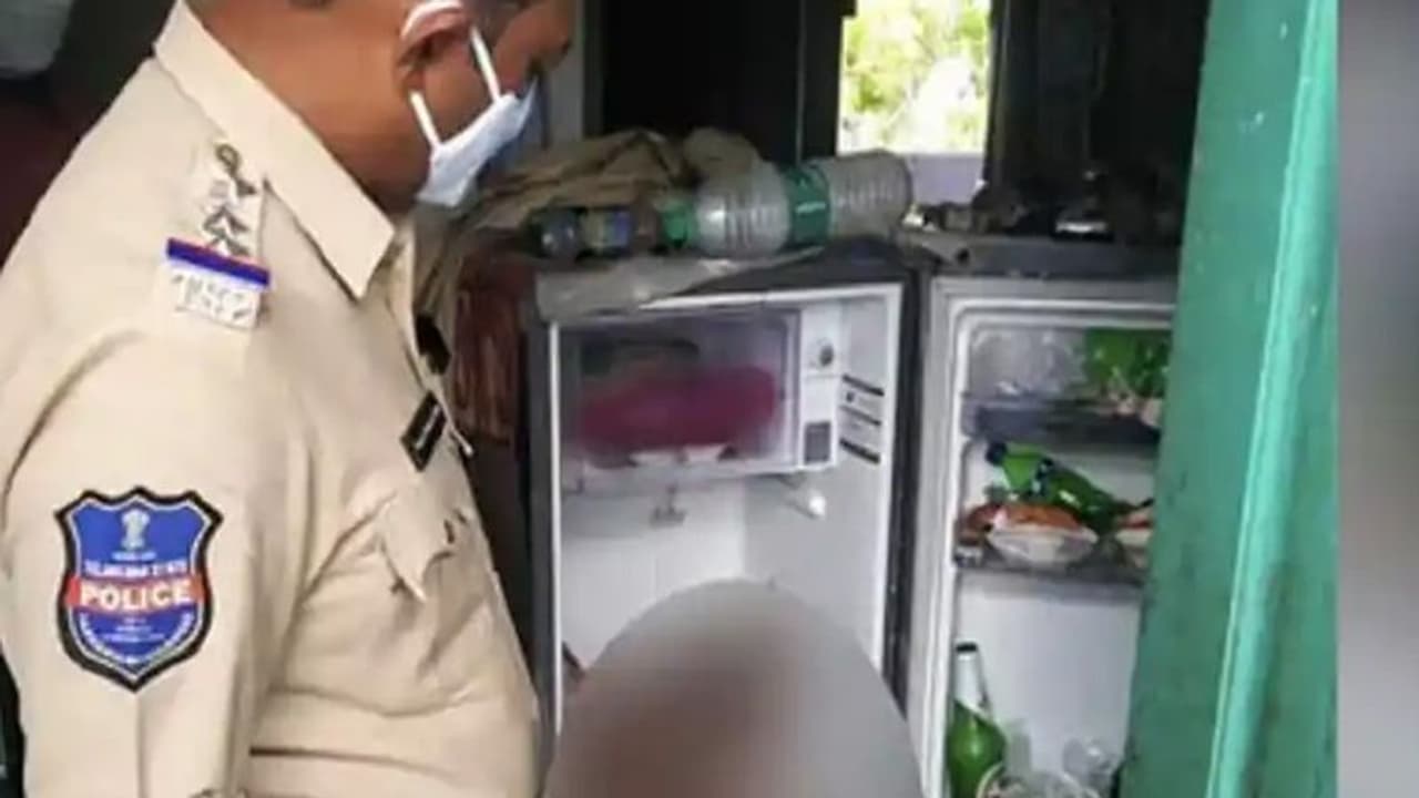 पोते को फ्रीज में रखनी पड़ी दादा की डेड बॉडी, सामने आई इसके पीछे की बहुत मार्मिक वजह पोते को फ्रीज में रखनी पड़ी दादा की डेड बॉडी, सामने आई इसके पीछे की बहुत मार्मिक वजह