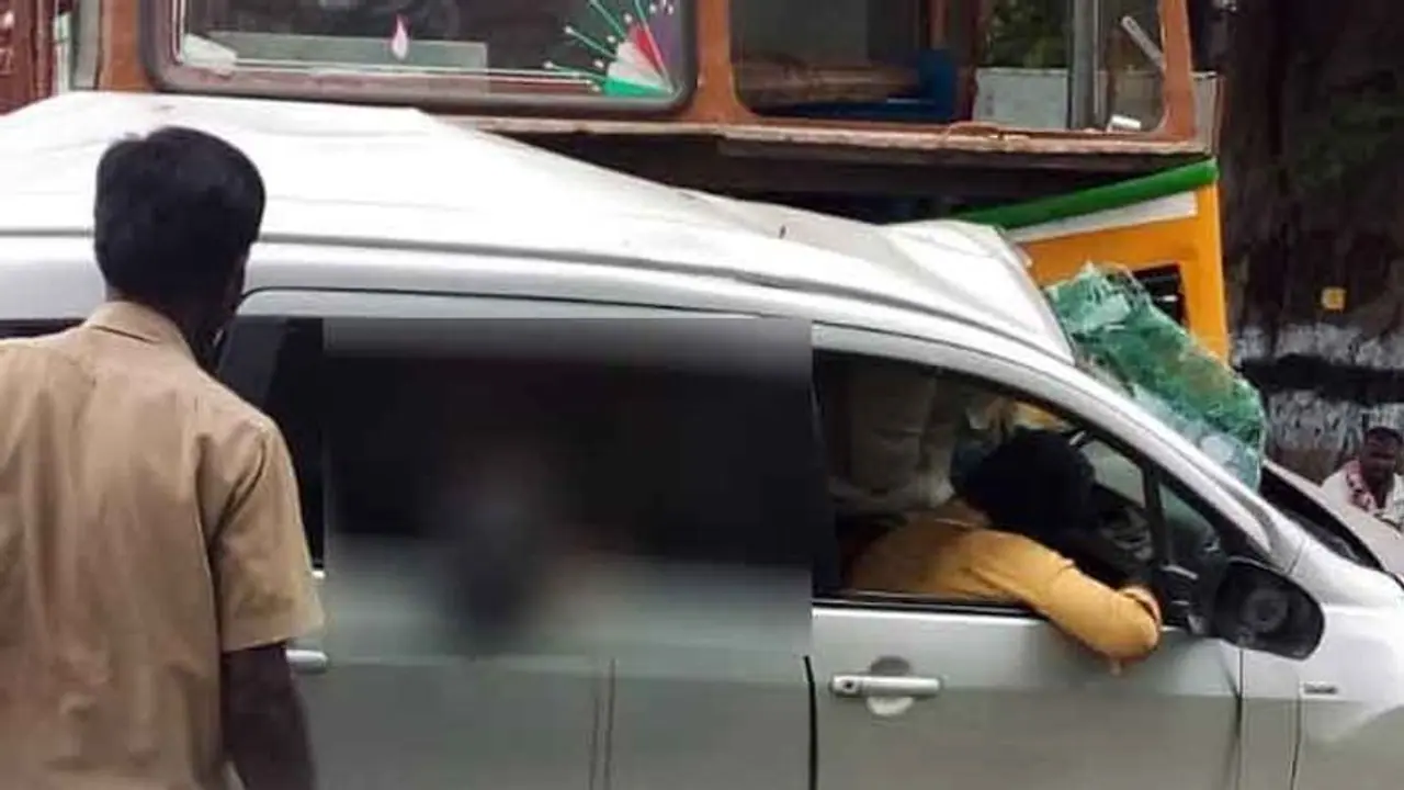 குலதெய்வ கோவிலுக்கு சென்ற போது பயங்கர விபத்து.. 3 மாத குழந்தை உட்பட 6 பேர் உடல் நசுங்கி உயிரிழப்பு..! குலதெய்வ கோவிலுக்கு சென்ற போது பயங்கர விபத்து.. 3 மாத குழந்தை உட்பட 6 பேர் உடல் நசுங்கி உயிரிழப்பு..!