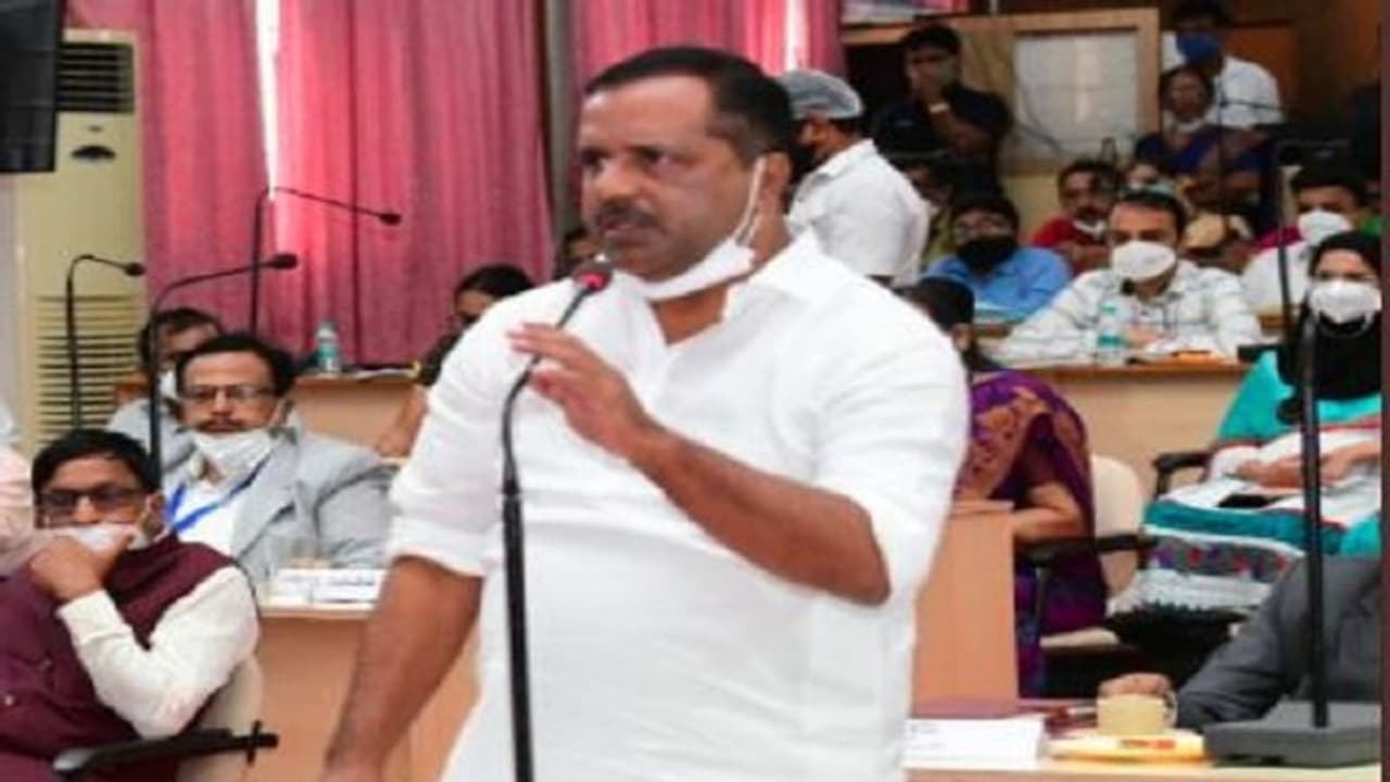 ಸಿಎಂ ಬಸವರಾಜ ಬೊಮ್ಮಾಯಿ ಬೆಂಬಲಕ್ಕೆ ನಿಂತ ಕಾಂಗ್ರೆಸ್ ಶಾಸಕ ಸಿಎಂ ಬಸವರಾಜ ಬೊಮ್ಮಾಯಿ ಬೆಂಬಲಕ್ಕೆ ನಿಂತ ಕಾಂಗ್ರೆಸ್ ಶಾಸಕ