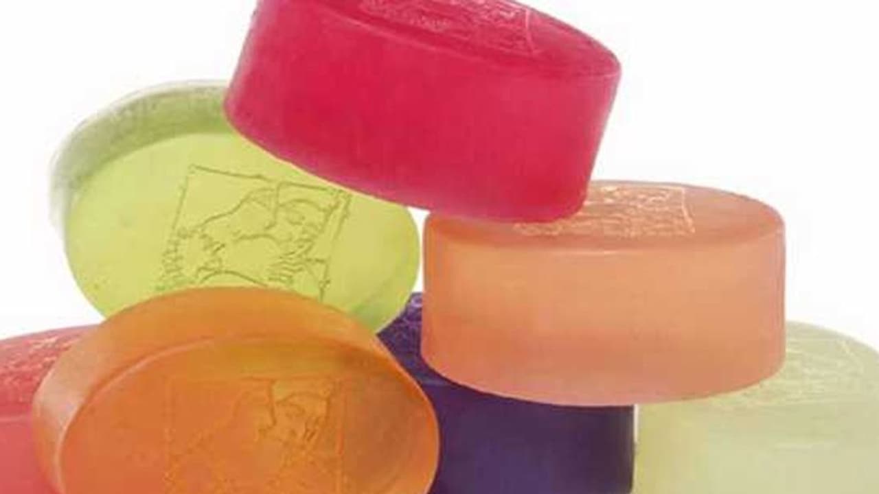 आदिवासी महिलाओं ने बनाया यूनिक साबुन, अमेरिका से आ रहे ऑर्डर, लेकिन 100 200 रु. में नहीं मिलेगा यह आदिवासी महिलाओं ने बनाया यूनिक साबुन, अमेरिका से आ रहे ऑर्डर, लेकिन 100 200 रु. में नहीं मिलेगा यह