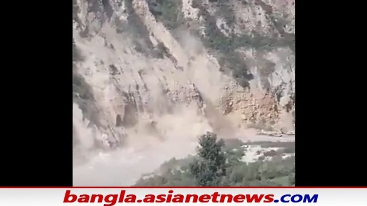 পাহাড় ভেঙে বন্ধ চন্দ্রভাগা নদীর গতিপথ, নদীর জলে ভাসছে ১৩টি গ্রাম