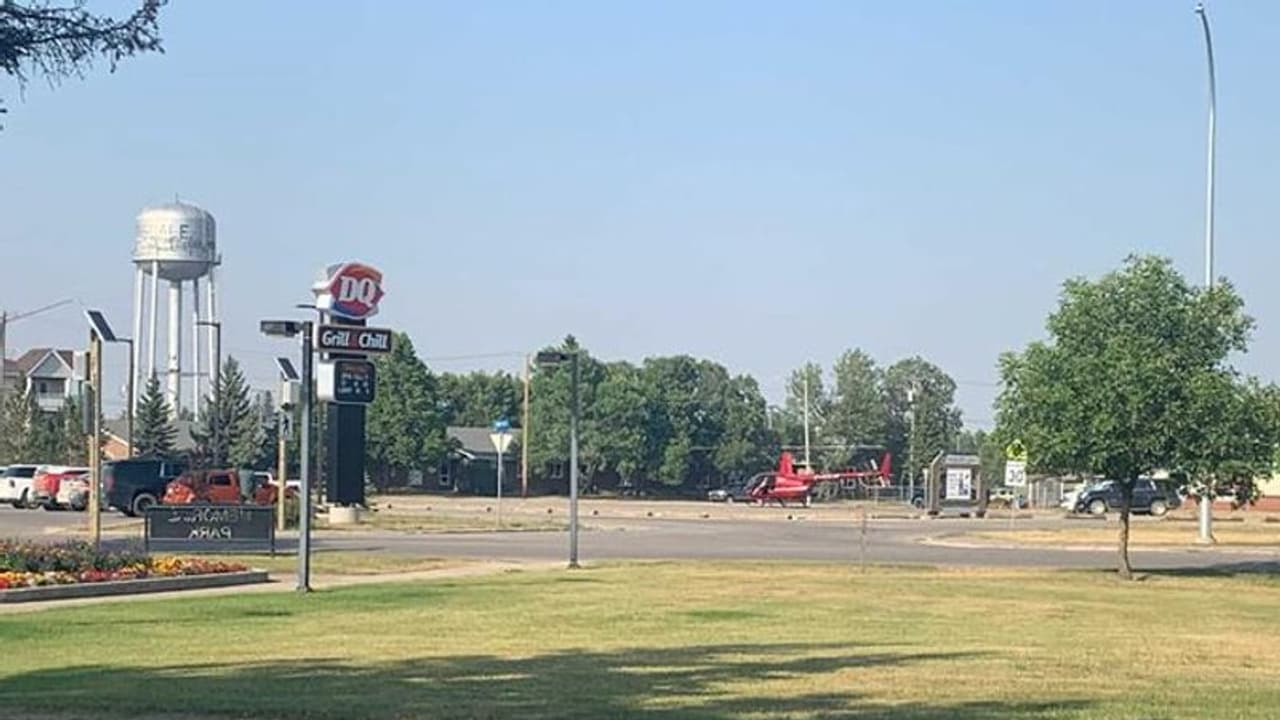 പൈലറ്റിന് വിശന്നു, ആദ്യം കണ്ട കടയ്ക്ക് മുന്നില് ഹെലികോപ്റ്റര് ഇറക്കി, പിന്നെ സംഭവിച്ചത്.! പൈലറ്റിന് വിശന്നു, ആദ്യം കണ്ട കടയ്ക്ക് മുന്നില് ഹെലികോപ്റ്റര് ഇറക്കി, പിന്നെ സംഭവിച്ചത്.!