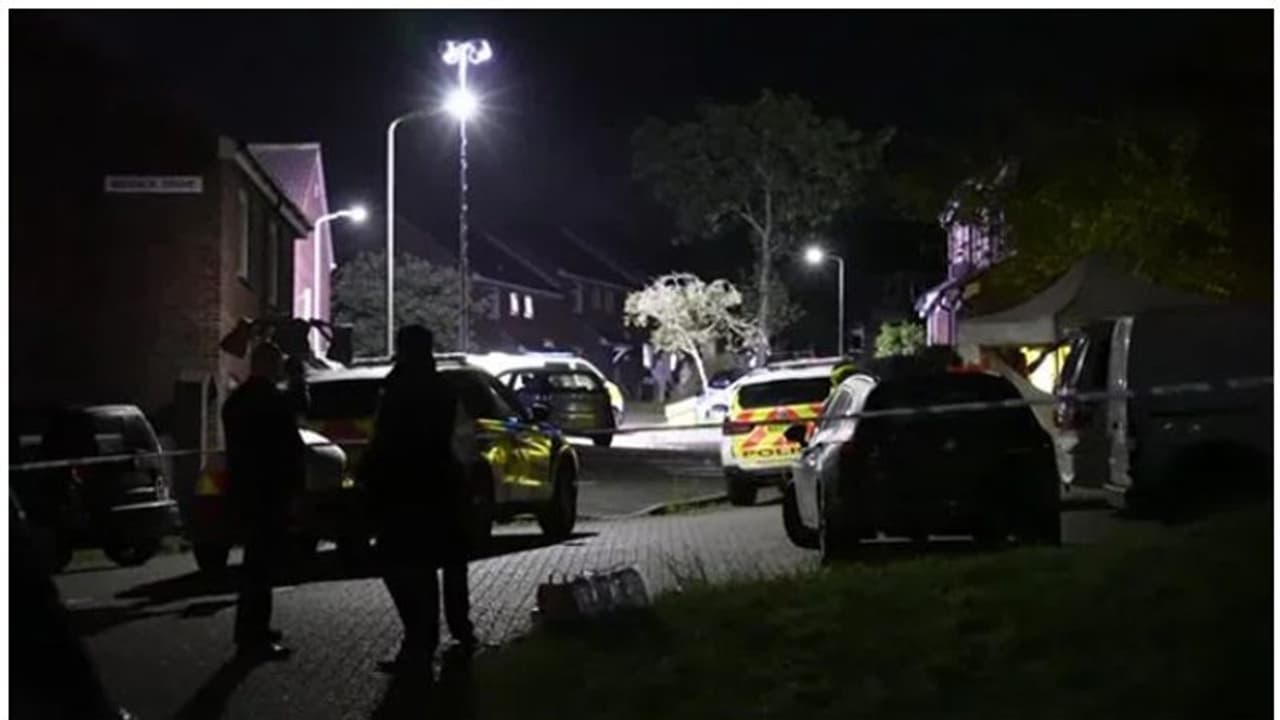 ബ്രിട്ടനില് വെടിവെപ്പ്; അഞ്ച് പേര് കൊല്ലപ്പെട്ടു, അക്രമി ആത്മഹത്യ ചെയ്തു ബ്രിട്ടനില് വെടിവെപ്പ്; അഞ്ച് പേര് കൊല്ലപ്പെട്ടു, അക്രമി ആത്മഹത്യ ചെയ്തു