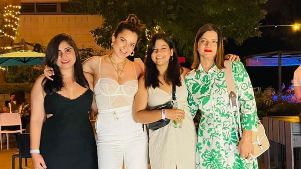 অন্তর্বাসকে পোশাক হিসেবে দেখানোর চেষ্টা, বুদাপেস্টে সাহসী হতে গিয়েই চরম ট্রোলড কঙ্গনা অন্তর্বাসকে পোশাক হিসেবে দেখানোর চেষ্টা, বুদাপেস্টে সাহসী হতে গিয়েই চরম ট্রোলড কঙ্গনা