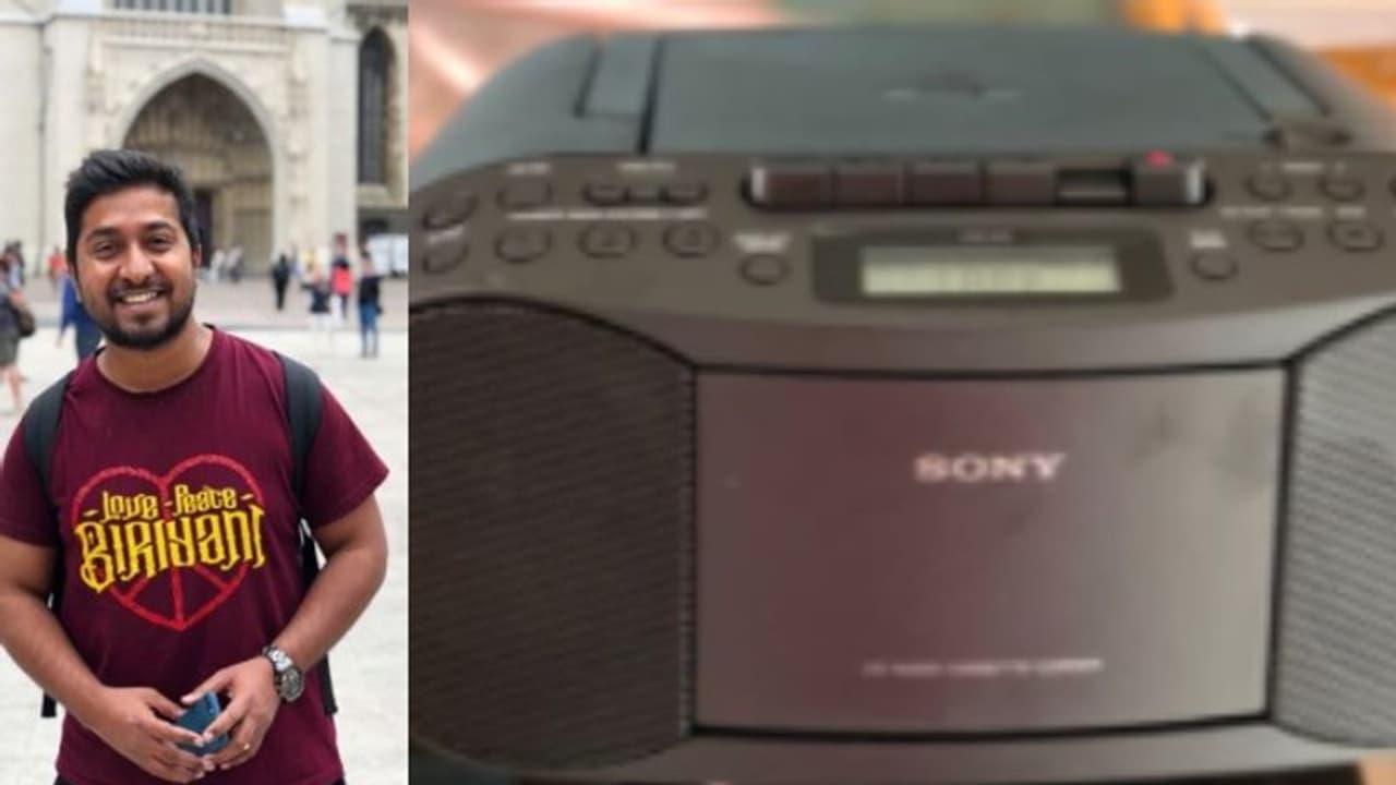 ഇതാ വിനീത് ശ്രീനിവാസൻ ടേപ്പ് റെക്കോര്ഡര് വാങ്ങി, ഹൃദയത്തിലെ പാട്ട് കാസ്സറ്റില് കേള്ക്കാൻ കാത്തിരിക്കാം ഇതാ വിനീത് ശ്രീനിവാസൻ ടേപ്പ് റെക്കോര്ഡര് വാങ്ങി, ഹൃദയത്തിലെ പാട്ട് കാസ്സറ്റില് കേള്ക്കാൻ കാത്തിരിക്കാം