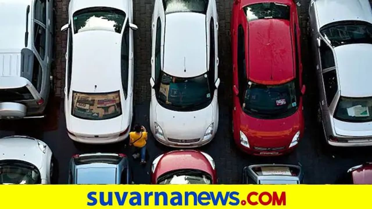 ಒಂದೇ ಫ್ಲ್ಯಾಟ್ ಇದ್ದರೂ 4 5 ಕಾರು ಖರೀದಿ: ಹೈಕೋರ್ಟ್ ಕಿಡಿ ಒಂದೇ ಫ್ಲ್ಯಾಟ್ ಇದ್ದರೂ 4 5 ಕಾರು ಖರೀದಿ: ಹೈಕೋರ್ಟ್ ಕಿಡಿ