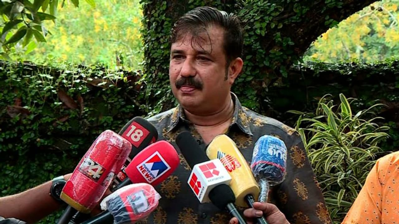 ദേശീയപാത വിവാദം; തനിക്ക് വീഴ്ച പറ്റിയെങ്കില് പാര്ട്ടിക്ക് പരിശോധിക്കാം, വിശദീകരണവുമായി ആരിഫ് ദേശീയപാത വിവാദം; തനിക്ക് വീഴ്ച പറ്റിയെങ്കില് പാര്ട്ടിക്ക് പരിശോധിക്കാം, വിശദീകരണവുമായി ആരിഫ്