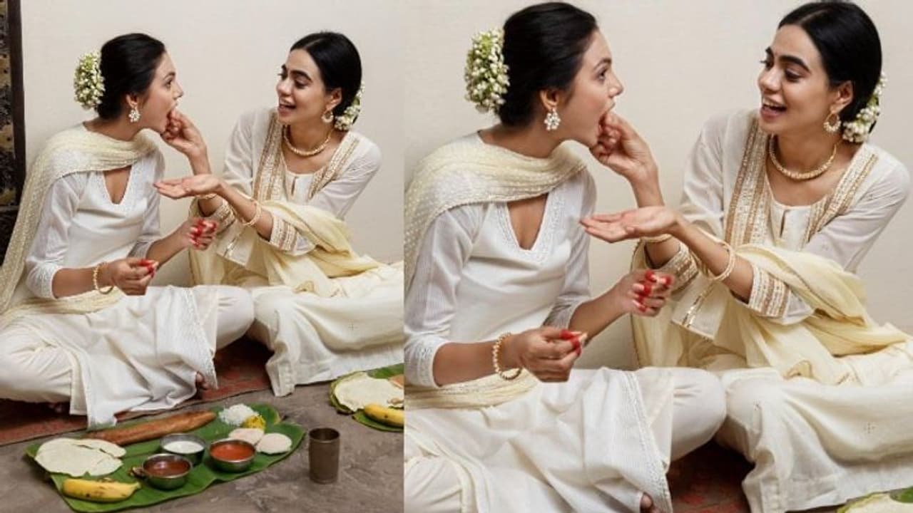 ഓണസദ്യയില് ദോശയും ഇഡ്ഡലിയും ചമ്മന്തിയും; വസ്ത്ര ബ്രാൻഡിനെതിരെ സമൂഹമാധ്യമങ്ങളില് വിമര്ശനം ഓണസദ്യയില് ദോശയും ഇഡ്ഡലിയും ചമ്മന്തിയും; വസ്ത്ര ബ്രാൻഡിനെതിരെ സമൂഹമാധ്യമങ്ങളില് വിമര്ശനം