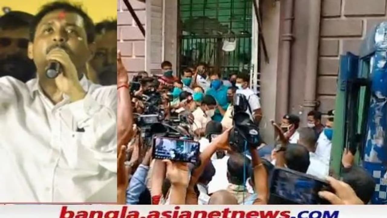 Muchipara: মুচিপাড়াকাণ্ডে BJP নেতা সজল ঘোষকে ২ দিনের পুলিশি হেফাজতের নির্দেশ কোর্টের Muchipara: মুচিপাড়াকাণ্ডে BJP নেতা সজল ঘোষকে ২ দিনের পুলিশি হেফাজতের নির্দেশ কোর্টের