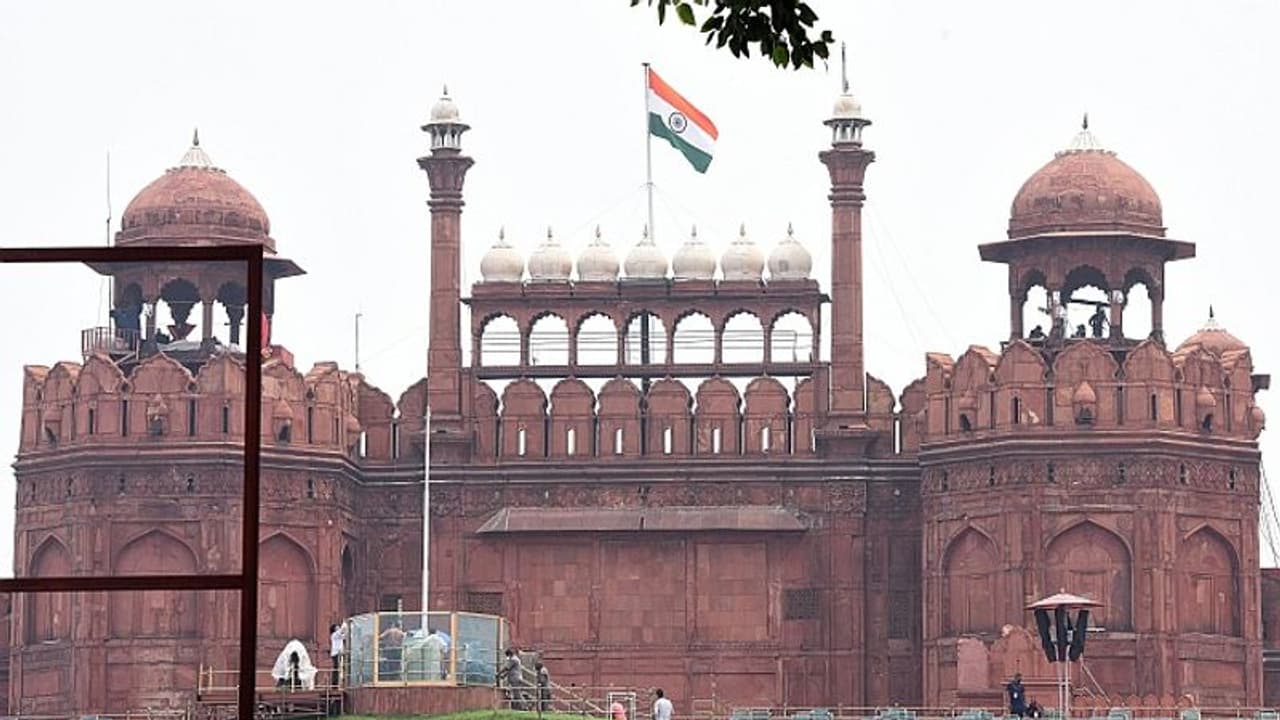 ഇന്ന് 75–ാം സ്വാതന്ത്ര്യ ദിനം; ആഘോഷം കനത്ത സുരക്ഷയിൽ ഇന്ന് 75–ാം സ്വാതന്ത്ര്യ ദിനം; ആഘോഷം കനത്ത സുരക്ഷയിൽ