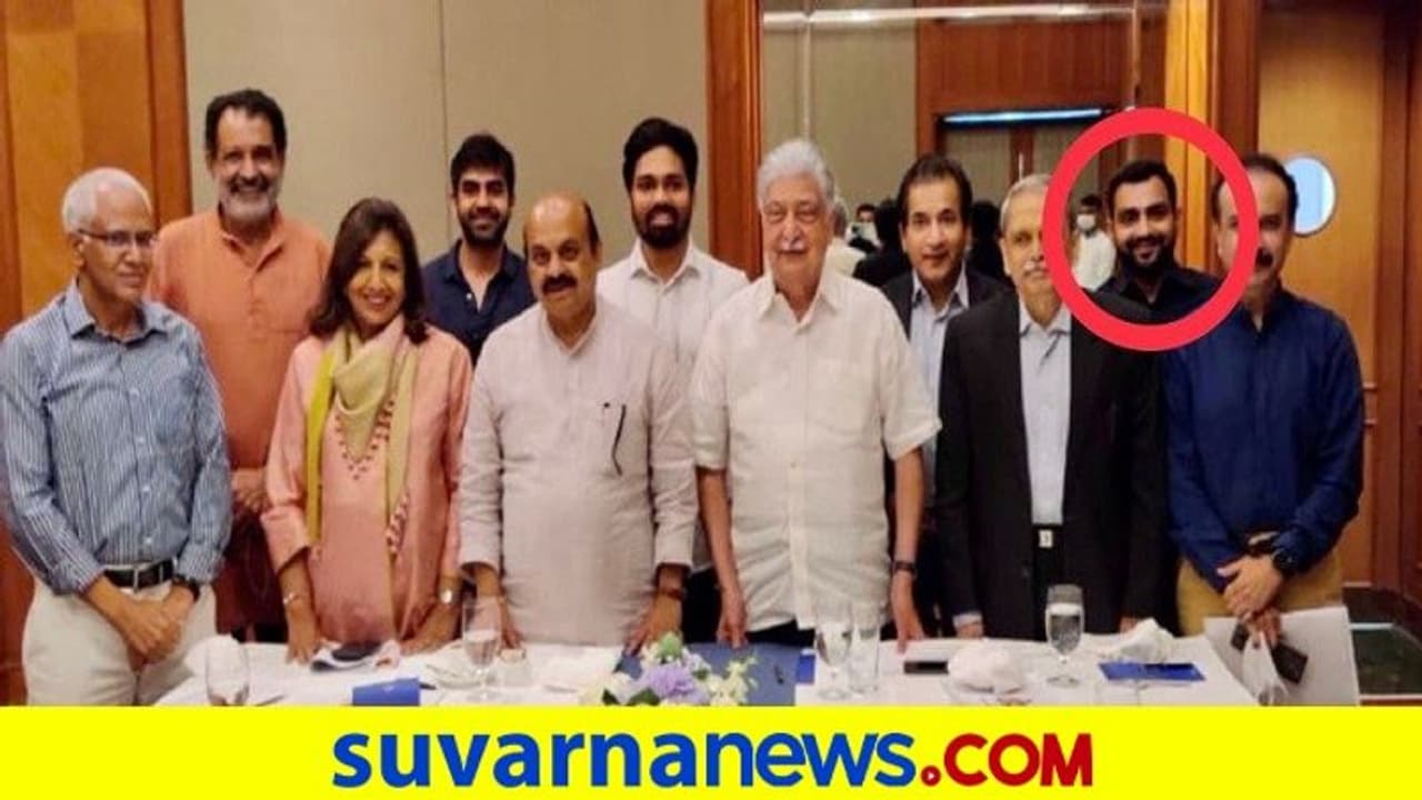 ಸರ್ಕಾರಿ ಸಭೆಯಲ್ಲಿ ನಿಮ್ಮ ಪುತ್ರನದ್ದೇನು ಪಾತ್ರ? ಸಿಎಂ ಬೊಮ್ಮಾಯಿಗೆ ಕೈ ಪ್ರಶ್ನೆ ಸರ್ಕಾರಿ ಸಭೆಯಲ್ಲಿ ನಿಮ್ಮ ಪುತ್ರನದ್ದೇನು ಪಾತ್ರ? ಸಿಎಂ ಬೊಮ್ಮಾಯಿಗೆ ಕೈ ಪ್ರಶ್ನೆ