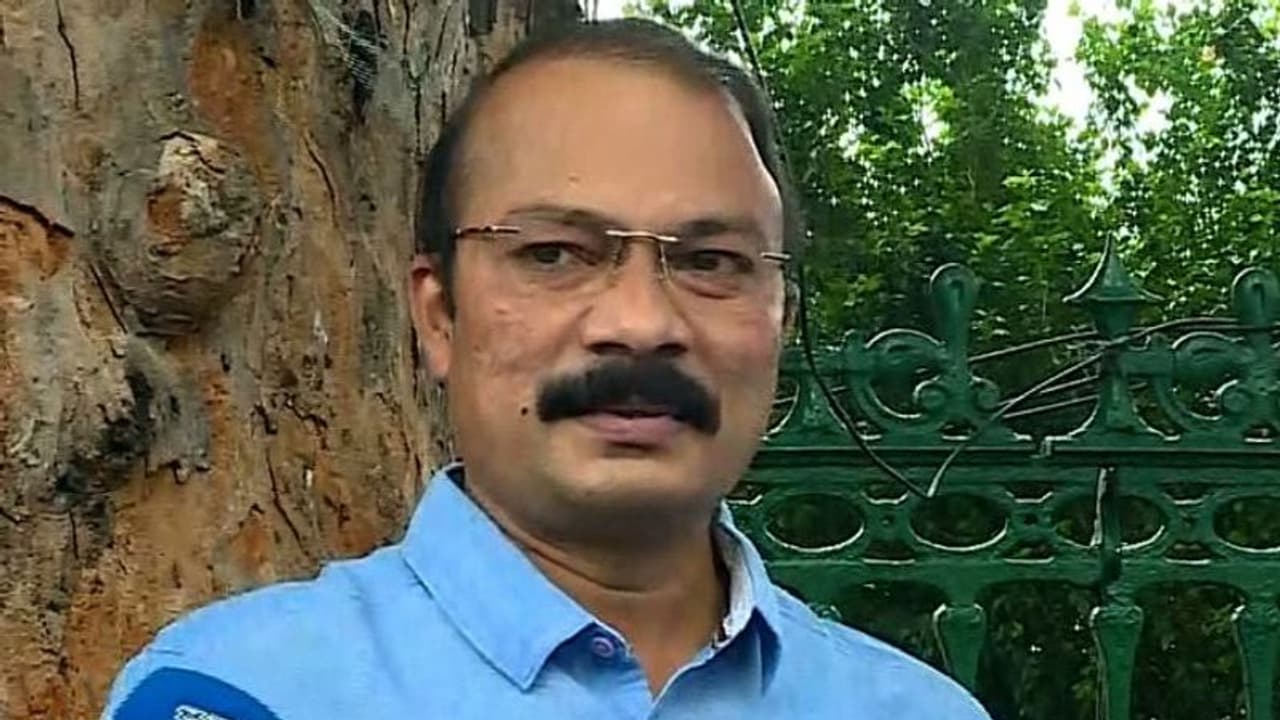 കോൺഗ്രസിൽ വീണ്ടും രാജി; കെ പി സി സി അംഗവും നെടുമങ്ങാട് സ്ഥാനാർഥിയുമായിരുന്ന പി എസ് പ്രശാന്ത് രാജിവച്ചു കോൺഗ്രസിൽ വീണ്ടും രാജി; കെ പി സി സി അംഗവും നെടുമങ്ങാട് സ്ഥാനാർഥിയുമായിരുന്ന പി എസ് പ്രശാന്ത് രാജിവച്ചു