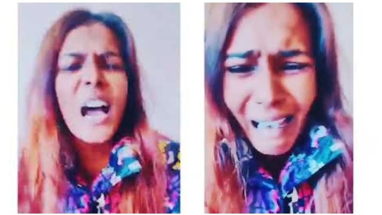 அடுத்தடுத்து அடி... மீரா மிதுன் மீது குற்றப்பத்திரிக்கை தாக்கல்!