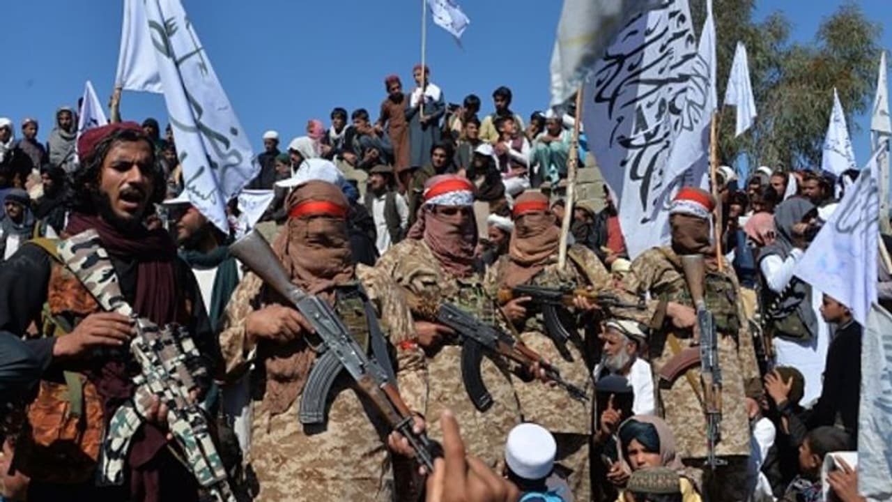 কাবুলের দরজায় কড়া নাড়ছে তালিবানরা, বিনা যুদ্ধে জালালাবাদে পতন আফগানিস্তান সরকারের কাবুলের দরজায় কড়া নাড়ছে তালিবানরা, বিনা যুদ্ধে জালালাবাদে পতন আফগানিস্তান সরকারের