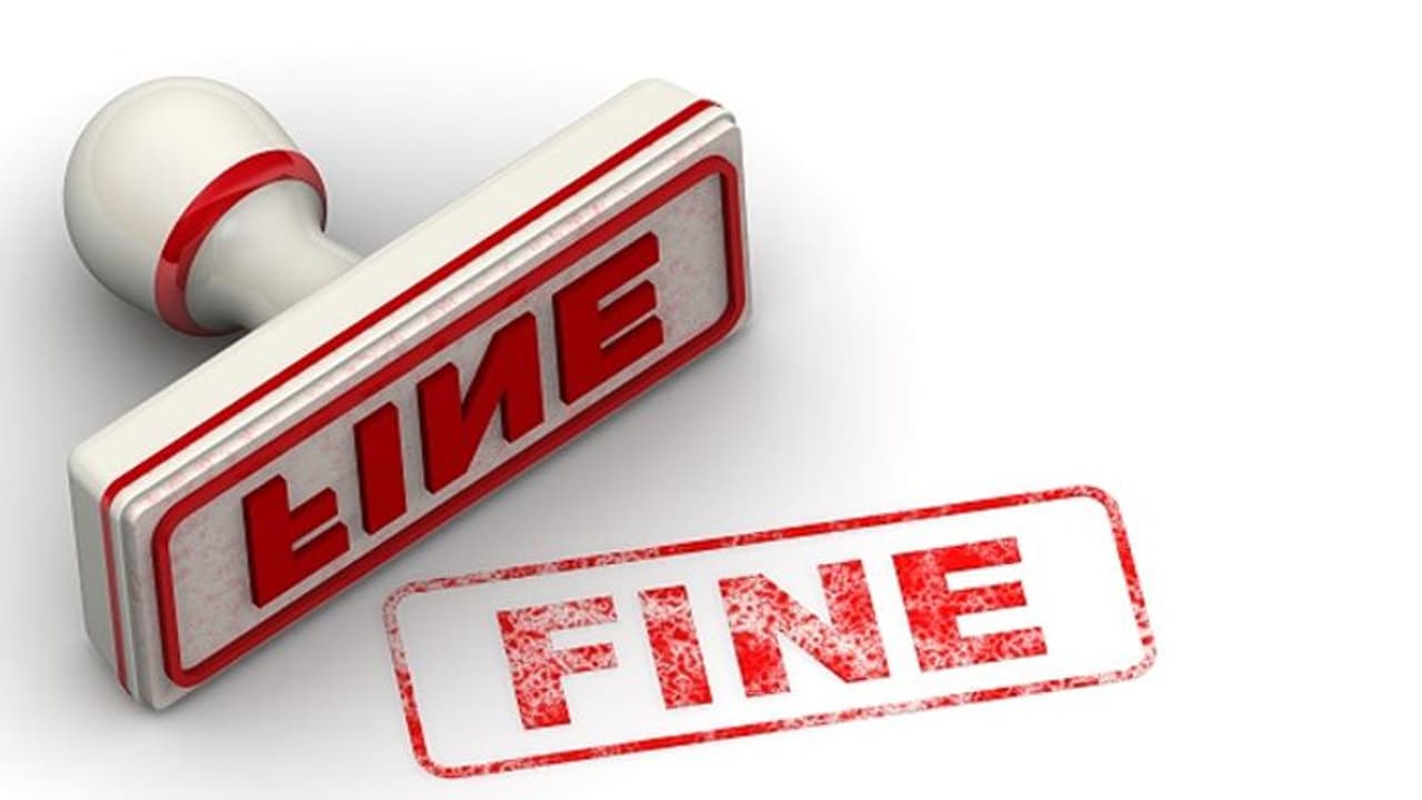 Motor Vehicles Act 2019 implemented in Maharashtra, now pay hefty fines for traffic violations Motor Vehicles Act 2019 implemented in Maharashtra, now pay hefty fines for traffic violations