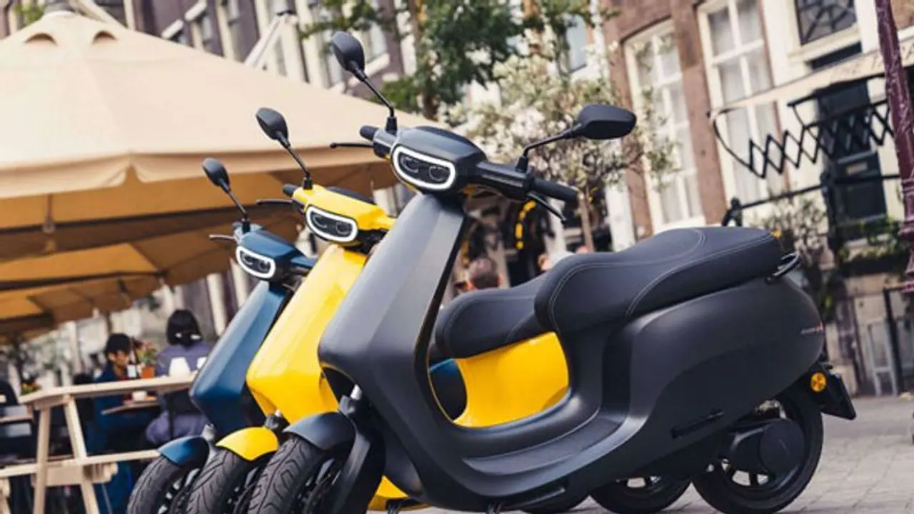 എണ്ണയടിക്കുന്ന കാശില് ലോണ് അടയ്ക്കാം, ഡീലര് ഇല്ല, ഈ സ്കൂട്ടര് വാങ്ങലടക്കം വെറൈറ്റിയാണ്! എണ്ണയടിക്കുന്ന കാശില് ലോണ് അടയ്ക്കാം, ഡീലര് ഇല്ല, ഈ സ്കൂട്ടര് വാങ്ങലടക്കം വെറൈറ്റിയാണ്!