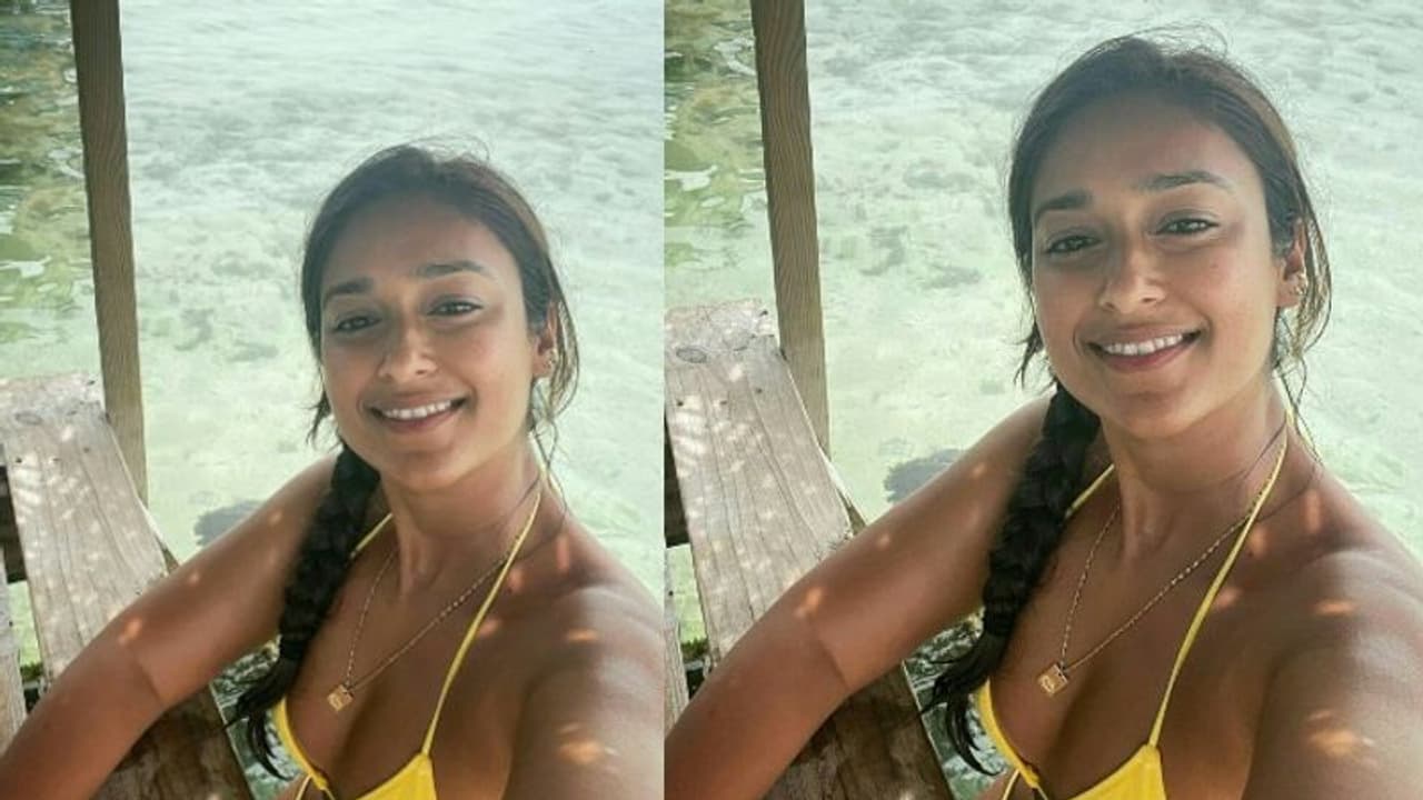 అవకాశాల్లేవ్.. సింగర్ సాయంతో ఆ పని చేస్తున్న ఇలియానా, ఇంటర్నెట్ ని ఊపేస్తున్న పిక్ అవకాశాల్లేవ్.. సింగర్ సాయంతో ఆ పని చేస్తున్న ఇలియానా, ఇంటర్నెట్ ని ఊపేస్తున్న పిక్