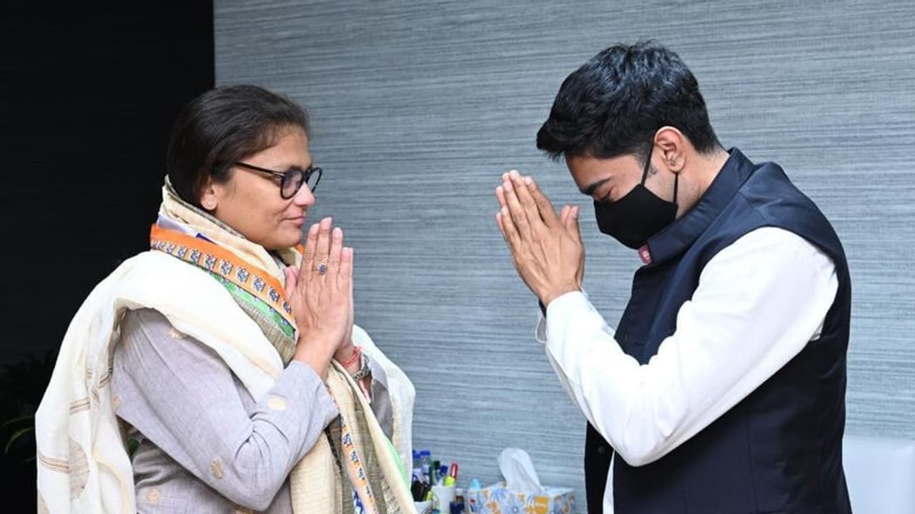 कांग्रेस का एक और विकेट गिरा, सुष्मिता देव को पसंद आया ‘ममता दीदी’ का साथ, किया TMC ज्वाइन