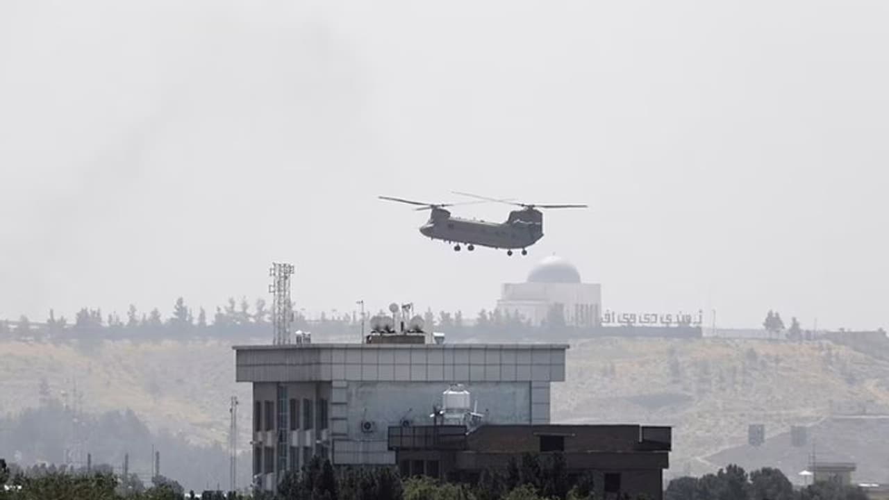 Afghan crisis : కాబూల్ లోని భారత రాయబార కార్యాలయం మూసివేత, అధికారుల తరలింపు... Afghan crisis : కాబూల్ లోని భారత రాయబార కార్యాలయం మూసివేత, అధికారుల తరలింపు...