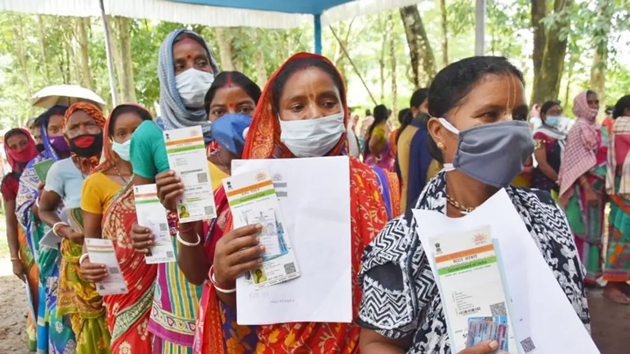 আগামী মাস থেকেই ফের চালু হচ্ছে দুয়ারে সরকার, কী কী নয়া পরিষেবা পাবে রাজ্যবাসী? আগামী মাস থেকেই ফের চালু হচ্ছে দুয়ারে সরকার, কী কী নয়া পরিষেবা পাবে রাজ্যবাসী?