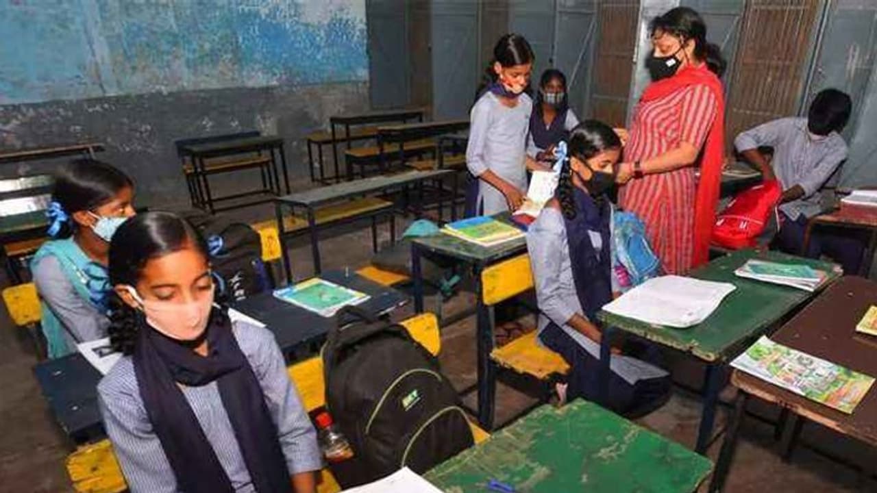 खुशखबरी: UP में 23 अगस्त से खुलेंगे कक्षा 6 से 8वीं तक के स्कूल, लेकिन इन नियमों का करना होगा पालन खुशखबरी: UP में 23 अगस्त से खुलेंगे कक्षा 6 से 8वीं तक के स्कूल, लेकिन इन नियमों का करना होगा पालन