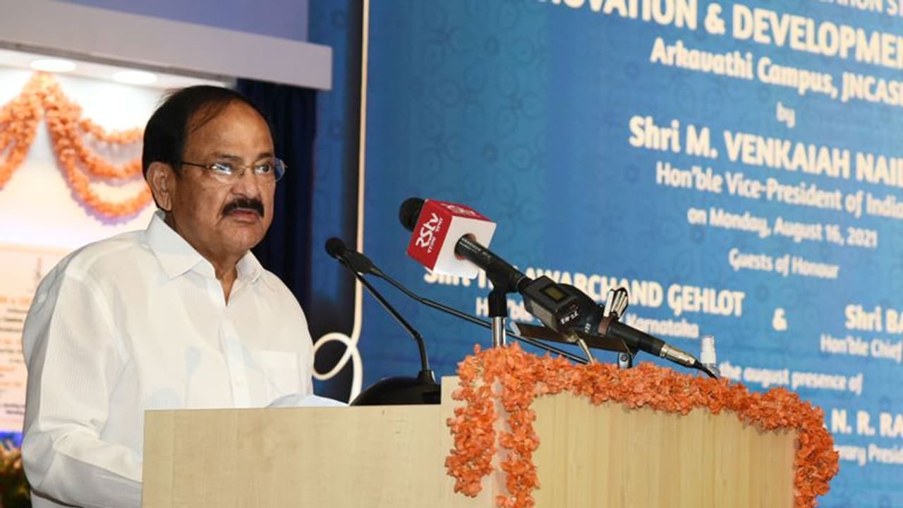 ಬೆಂಗಳೂರಿನಲ್ಲಿ ಕೆರೆ ಸಂರಕ್ಷಣೆ, ಪುನಶ್ಚೇತನಕ್ಕೆ ಉಪರಾಷ್ಟ್ರಪತಿ ವೆಂಕಯ್ಯ ನಾಯ್ಡು ಕರೆ! ಬೆಂಗಳೂರಿನಲ್ಲಿ ಕೆರೆ ಸಂರಕ್ಷಣೆ, ಪುನಶ್ಚೇತನಕ್ಕೆ ಉಪರಾಷ್ಟ್ರಪತಿ ವೆಂಕಯ್ಯ ನಾಯ್ಡು ಕರೆ!