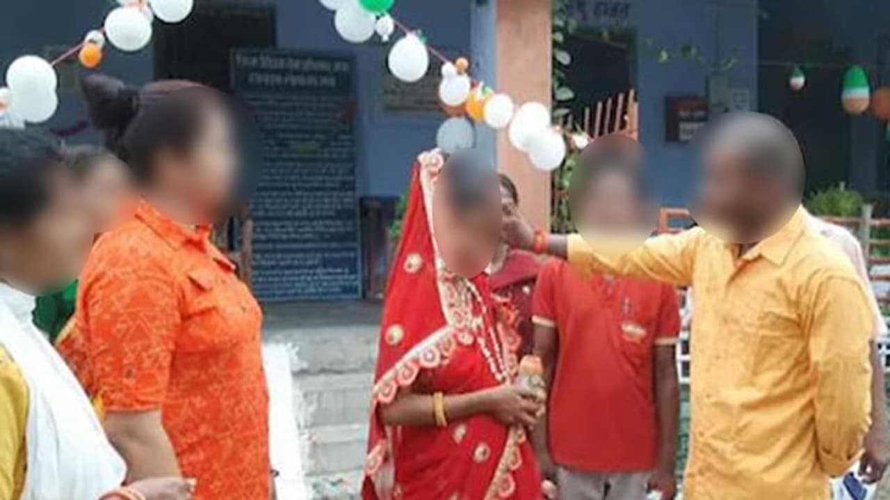 കാമുകി ഗർഭിണിയാണെന്നറിഞ്ഞ് കാമുകൻ ഒളിവിൽ പോയി, പിന്നീട് പൊലീസ് ഇടപ്പെട്ട് വിവാഹം