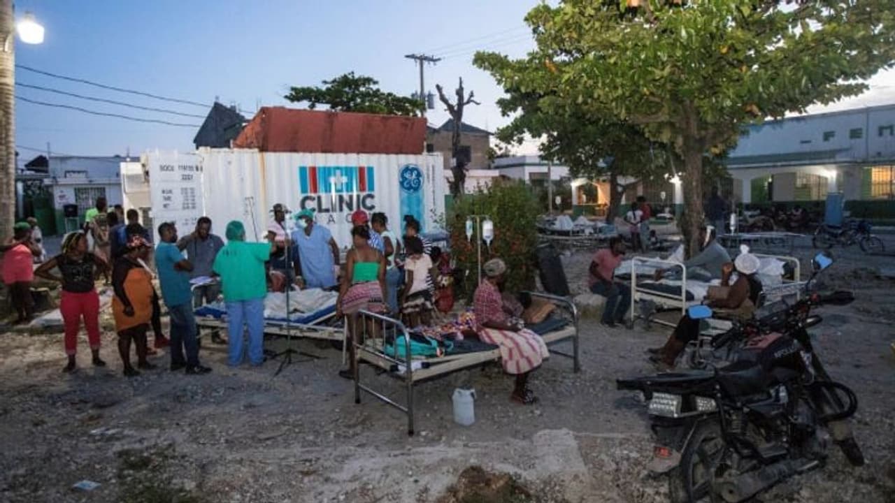 Haiti earthquake: Death toll rises to 1,941 as survivors for food, medical aid and shelter Haiti earthquake: Death toll rises to 1,941 as survivors for food, medical aid and shelter