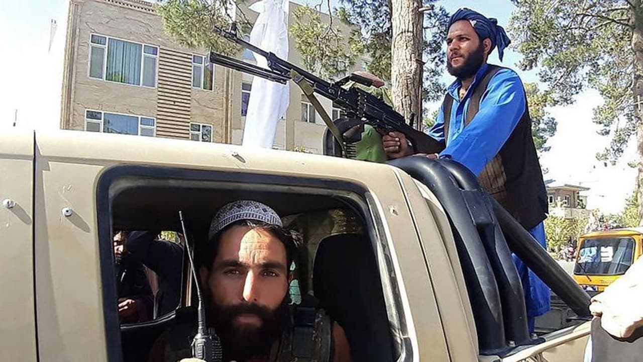 ದೇಶ ವಿದೇಶಗಳ ಪತ್ರಕರ್ತರ ಮೇಲೆ ತಾಲಿಬಾನ್ ಹಲ್ಲೆ : ಟೀವಿ ಪತ್ರಕರ್ತರೇ ಗುರಿ ದೇಶ ವಿದೇಶಗಳ ಪತ್ರಕರ್ತರ ಮೇಲೆ ತಾಲಿಬಾನ್ ಹಲ್ಲೆ : ಟೀವಿ ಪತ್ರಕರ್ತರೇ ಗುರಿ