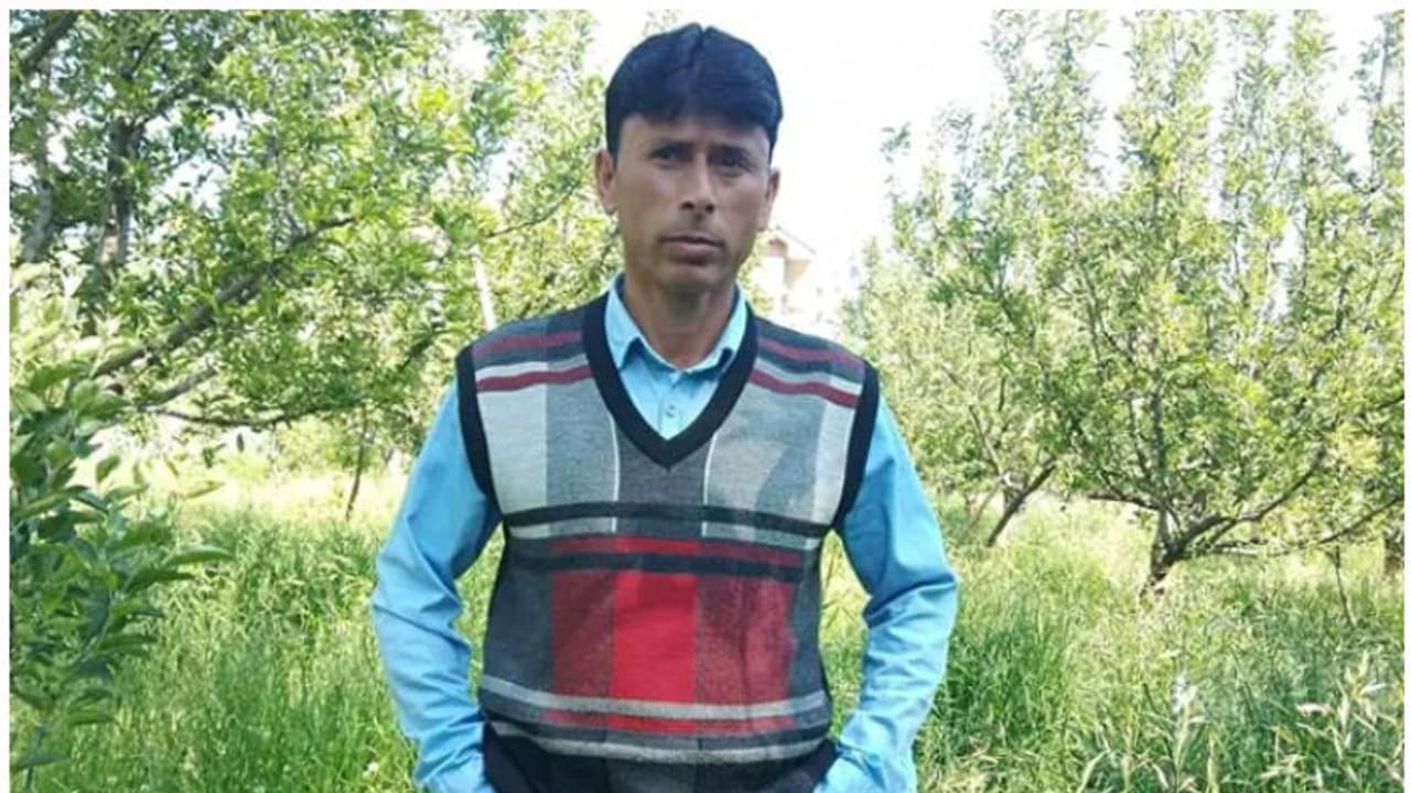 ജമ്മുകാശ്മീരിൽ ബിജെപി നേതാവിനെ ഭീകരർ വെടിവെച്ചു കൊന്നു ജമ്മുകാശ്മീരിൽ ബിജെപി നേതാവിനെ ഭീകരർ വെടിവെച്ചു കൊന്നു