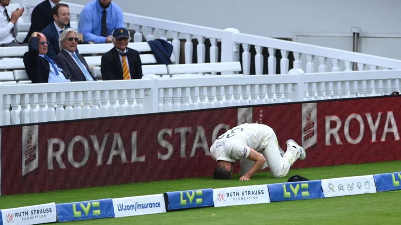 నాకు అతనంటే బాగా ఇష్టం... ఆ మత్తులో చాలా విషయాలు చెప్పిన మార్క్ వుడ్... నాకు అతనంటే బాగా ఇష్టం... ఆ మత్తులో చాలా విషయాలు చెప్పిన మార్క్ వుడ్...