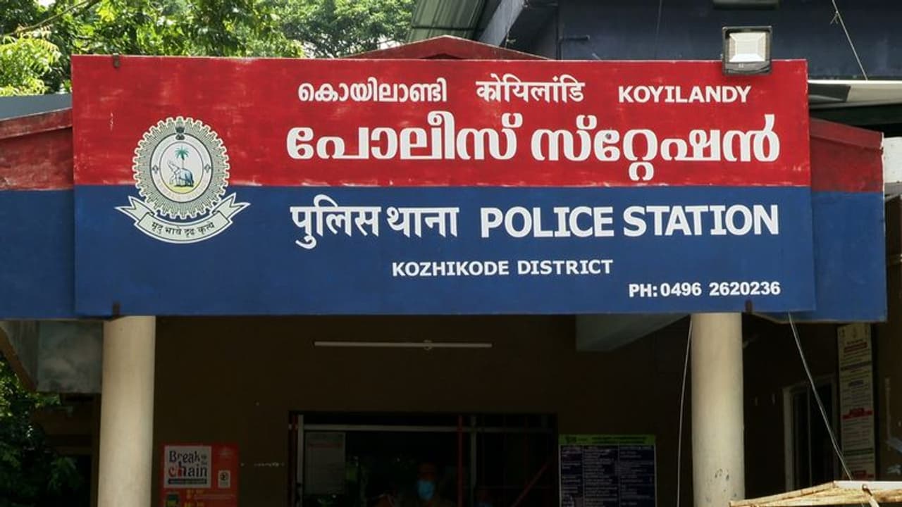 സ്വർണക്കടത്ത് ക്യാരിയറെന്ന് സംശയം ; കേസെടുക്കാൻ കസ്റ്റംസും സ്വർണക്കടത്ത് ക്യാരിയറെന്ന് സംശയം ; കേസെടുക്കാൻ കസ്റ്റംസും