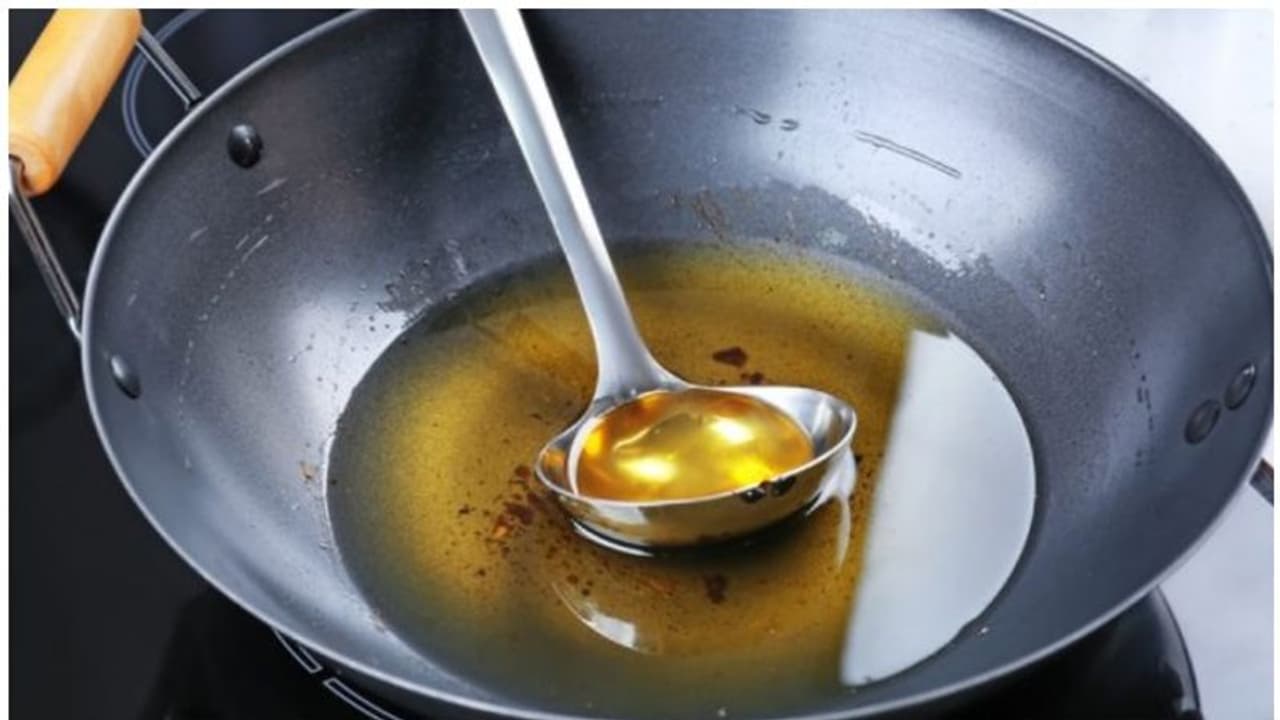 ഉപയോ​ഗിച്ച എണ്ണ വീണ്ടും ഉപയോ​ഗിക്കാറുണ്ടോ...? ന്യൂട്രീഷ്യനിസ്റ്റ് പറയുന്നത്