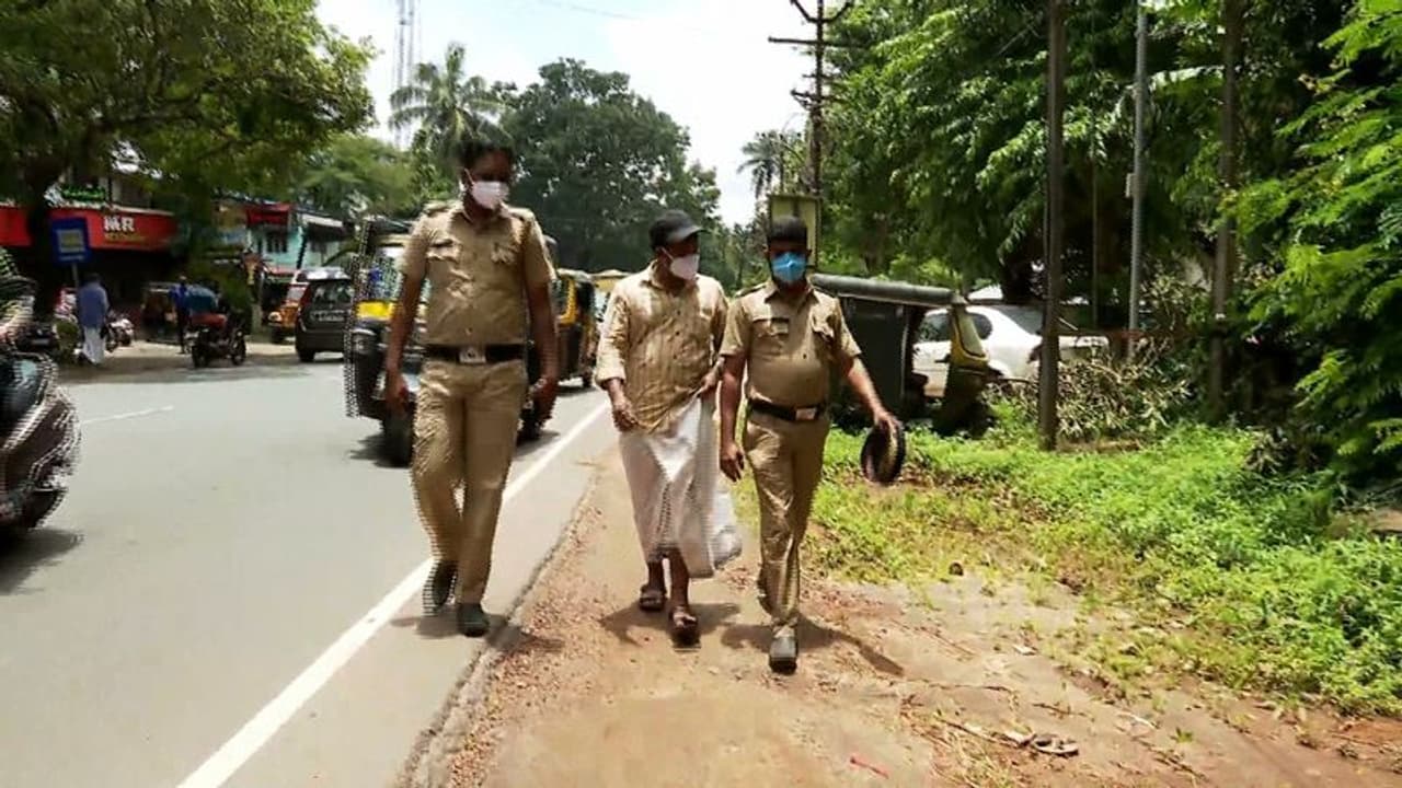 സ്വർണക്കടത്ത് ക്യാരിയറെ തട്ടിക്കൊണ്ടുപോയ കേസ് ; കസ്റ്റംസിന്റെ സീലും ലെറ്റർ ഹെഡും വ്യാജമായി നിർമിച്ചു സ്വർണക്കടത്ത് ക്യാരിയറെ തട്ടിക്കൊണ്ടുപോയ കേസ് ; കസ്റ്റംസിന്റെ സീലും ലെറ്റർ ഹെഡും വ്യാജമായി നിർമിച്ചു