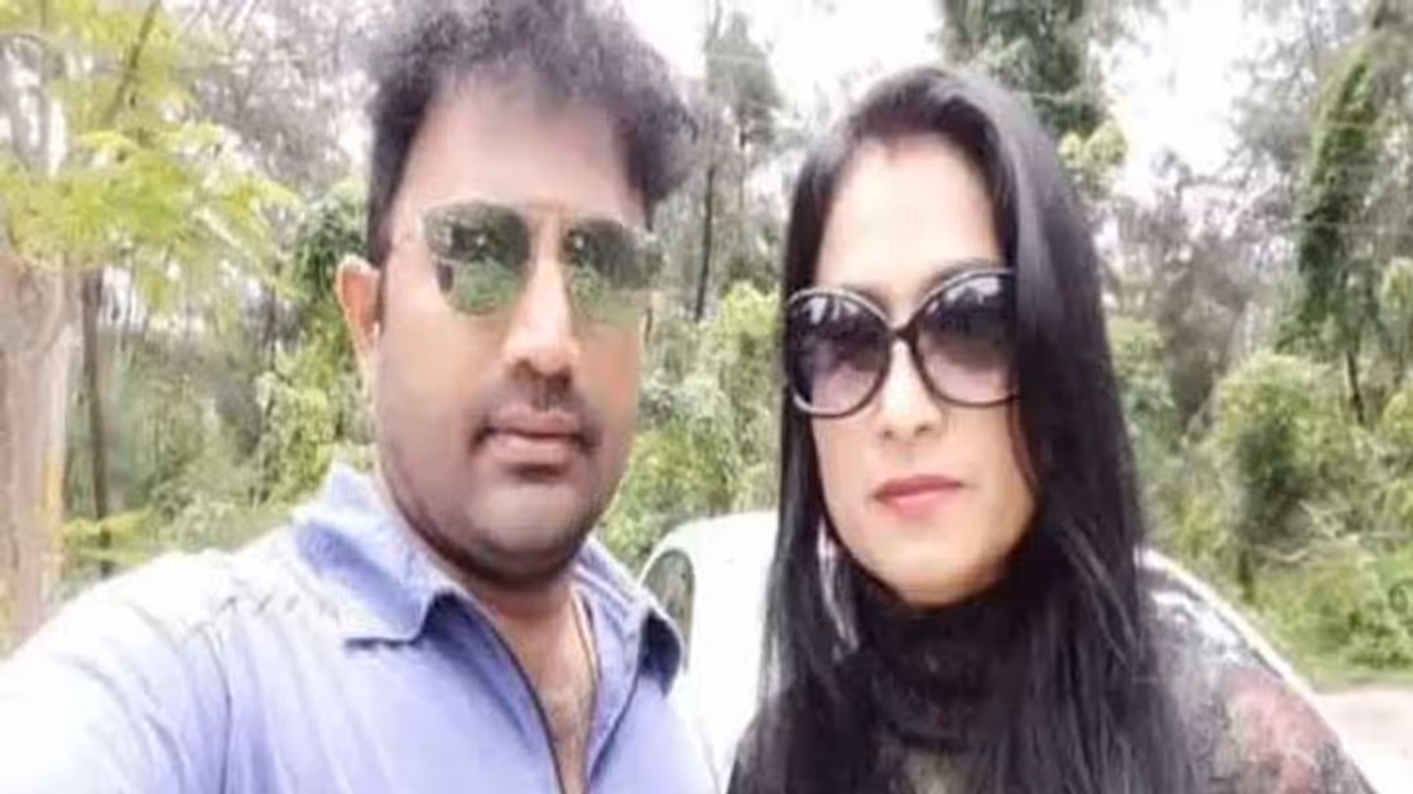 சாதாரண காய்ச்சல்.. கொரோனா பயத்தில் இளம் தம்பதி தற்கொலை.. இறுதி சடங்கிற்கு பணம் வைத்து உருக்கம்..! சாதாரண காய்ச்சல்.. கொரோனா பயத்தில் இளம் தம்பதி தற்கொலை.. இறுதி சடங்கிற்கு பணம் வைத்து உருக்கம்..!