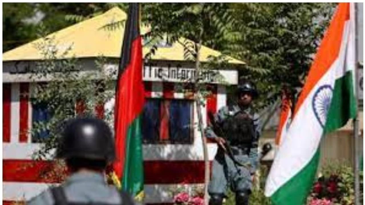 400 പേരെക്കൂടി ഒഴിപ്പിക്കാനുണ്ടെന്ന് ഇന്ത്യ; ഇന്ത്യയുമായുള്ള വ്യാപാരബന്ധം അവസാനിപ്പിച്ച് താലിബാൻ 400 പേരെക്കൂടി ഒഴിപ്പിക്കാനുണ്ടെന്ന് ഇന്ത്യ; ഇന്ത്യയുമായുള്ള വ്യാപാരബന്ധം അവസാനിപ്പിച്ച് താലിബാൻ