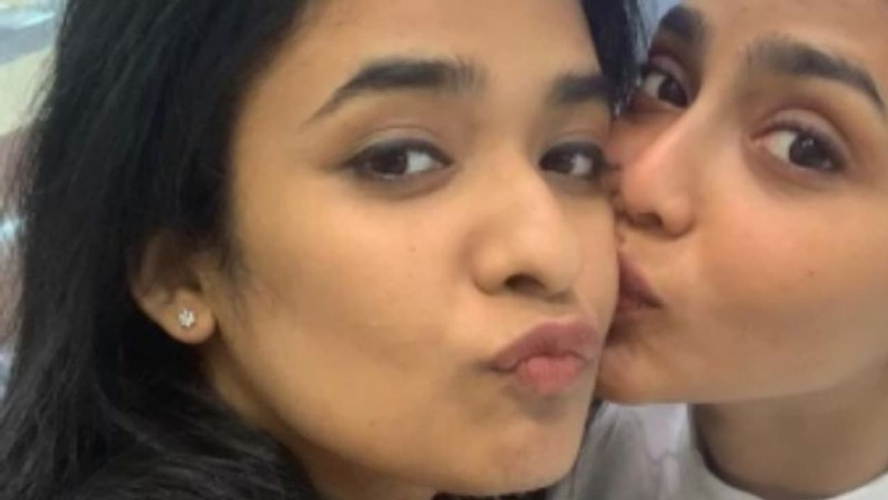 'അതല്ലേ ഹീറോയിസം', കൂട്ടുകാരിക്ക് ജന്മദിന ആശംസകളുമായി ഐശ്വര്യ ലക്ഷ്മി 'അതല്ലേ ഹീറോയിസം', കൂട്ടുകാരിക്ക് ജന്മദിന ആശംസകളുമായി ഐശ്വര്യ ലക്ഷ്മി